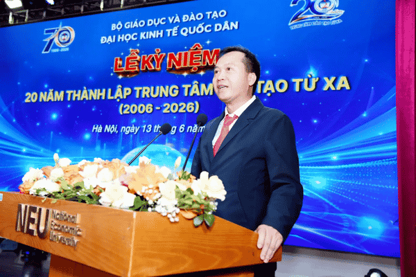 PGS.TS Đàm Quang Vinh – Giám đốc Trung tâm Đào tạo từ xa phát biểu