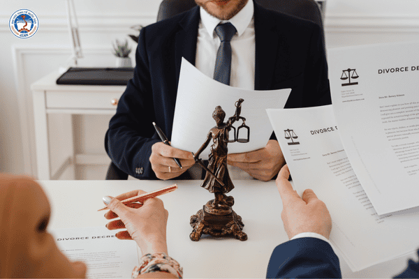 Nên học Luật hay Luật Kinh tế? So sánh chi tiết để chọn đúng ngành