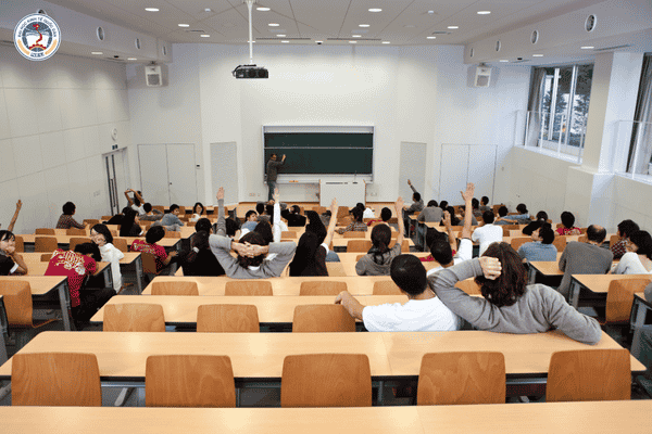 Học Quản trị kinh doanh mất mấy năm? Lộ trình tối ưu 
