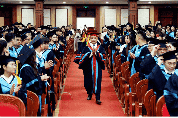 Con gái có nên học Tài chính Ngân hàng? Góc nhìn thực tế 
