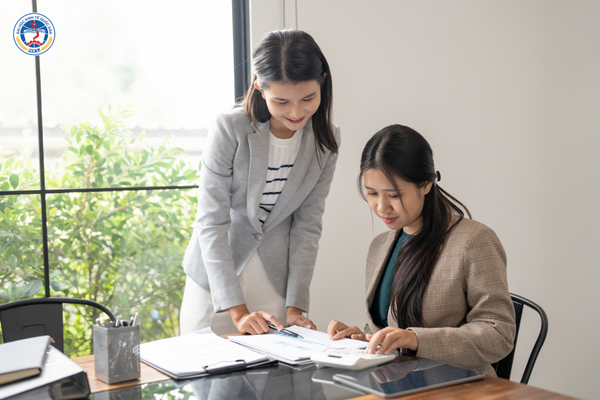 Học Quản trị kinh doanh từ xa có phù hợp với người đi làm?