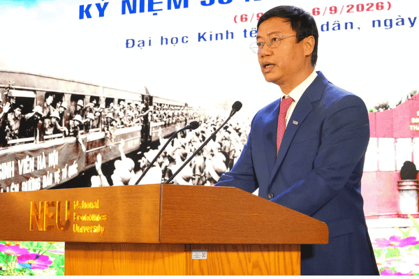 PGS.TS Bùi Đức Thọ – Bí thư Đảng ủy, Giám đốc Đại học Kinh tế Quốc dân phát biểu tại chương trình
