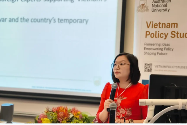 TS. Phạm Thị Thu Phương, NEU trình bày nghiên cứu nhìn lại bốn thập kỷ phát triển du lịch Việt Nam, phân tích những thành tựu, thách thức và hàm ý đối với phát triển bền vững