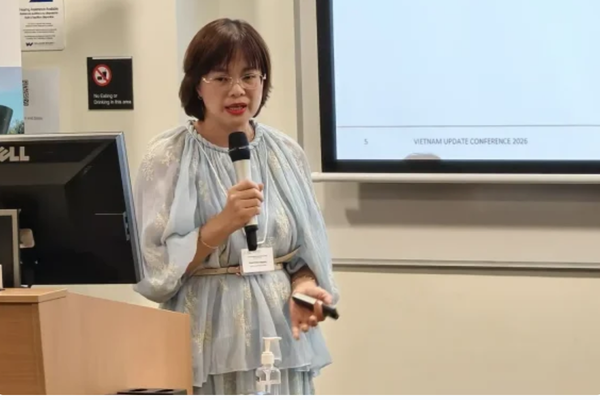 PGS.TS Nguyễn Thanh Hiếu, NEU trình bày nghiên cứu đặt câu hỏi liệu các “thể chế tốt thứ hai” có đủ để Việt Nam vượt qua bẫy thu nhập trung bình hay không
