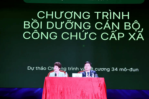 Đoàn chủ tọa điều hành phiên thảo luận tại Hội thảo